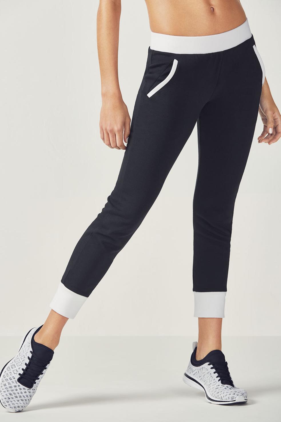How Can I Choose the Right Yoga Pants for My Body Type?